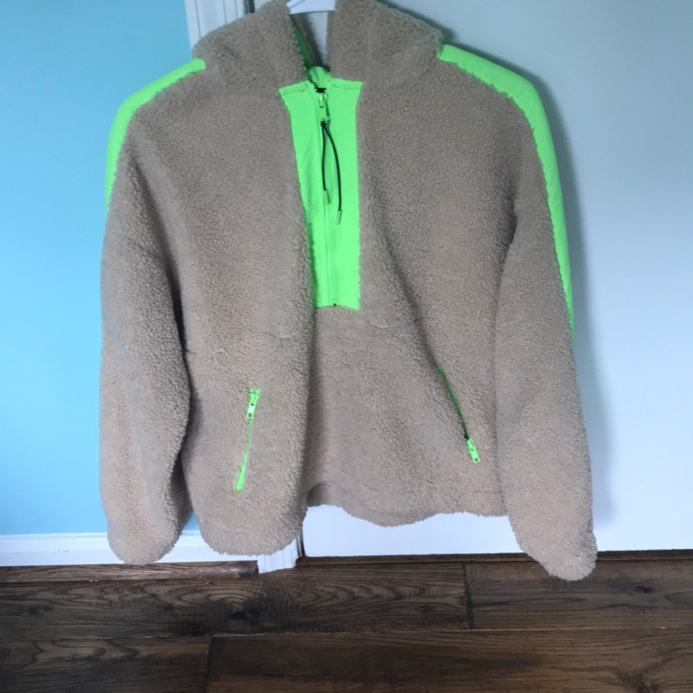 ✨ beige fleece jacket ✨